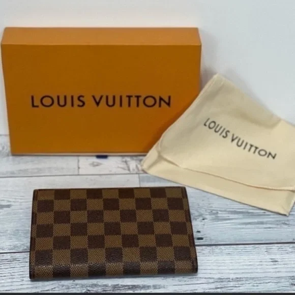 LOUIS VUITTON DAMIER PORTE-TRESOR
PAPIER WALLET - Picture 3 of 11